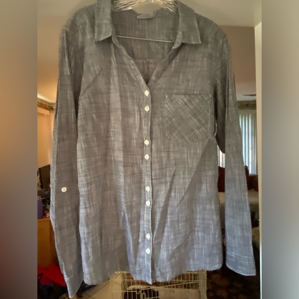 Columbia Lightweight Denim looking Gauzy Button Down Top V neck Size Large